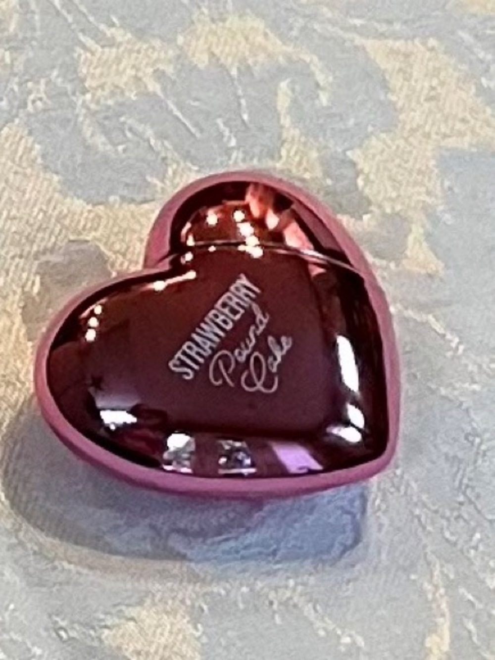 Bath & Body Works Strawberry Pound Cake Lip Oil in Pink Metallic Heart NWT